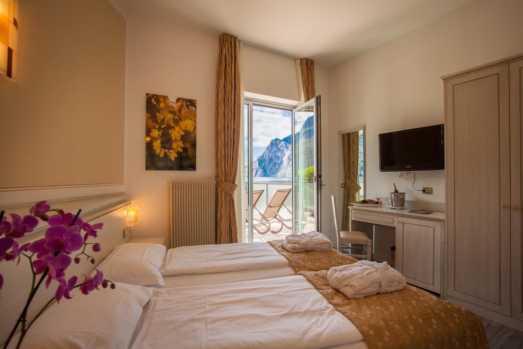 Hotel Lido Blu - Surf & Bike Torbole Sul Garda Luaran gambar