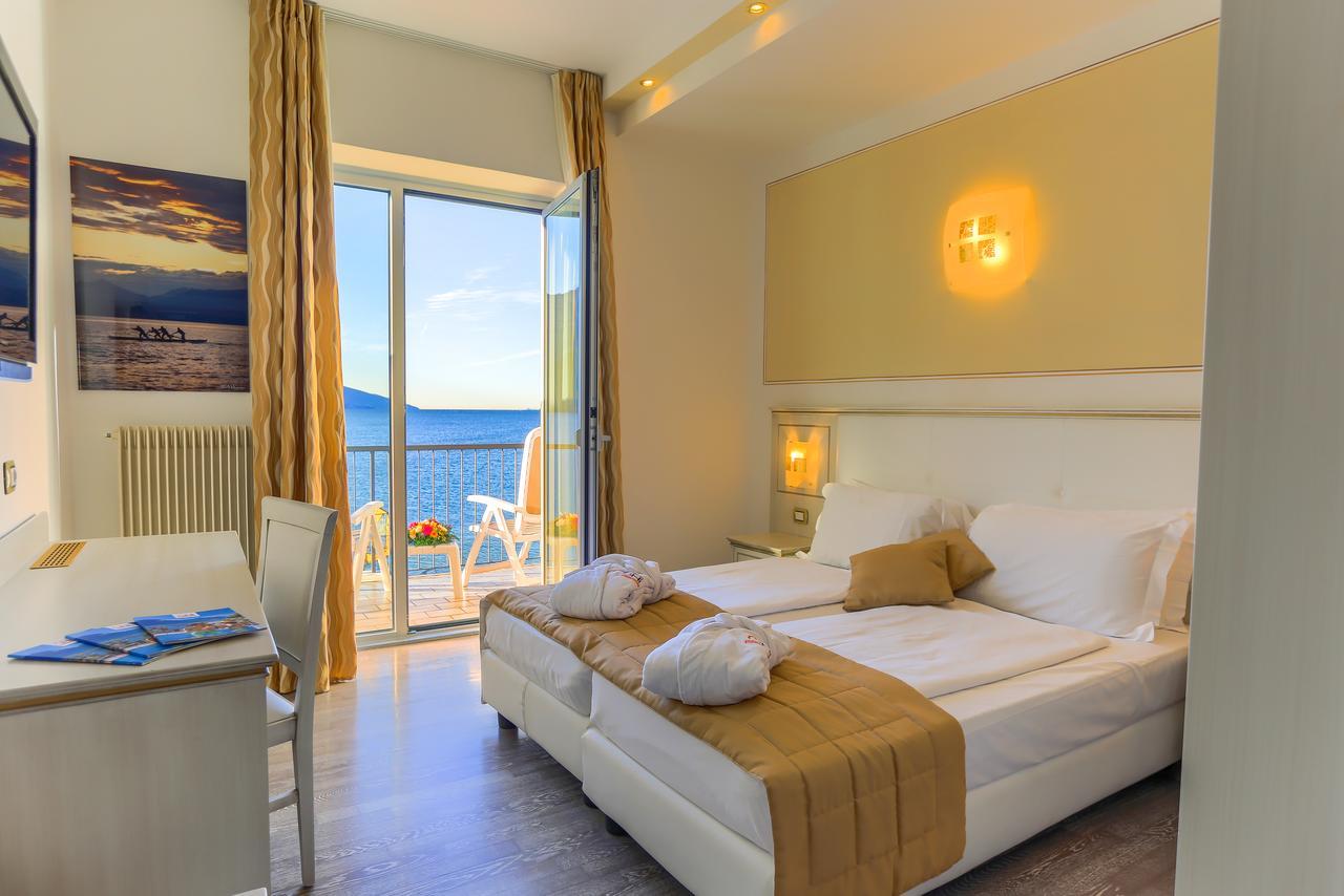 Hotel Lido Blu - Surf & Bike Torbole Sul Garda Luaran gambar