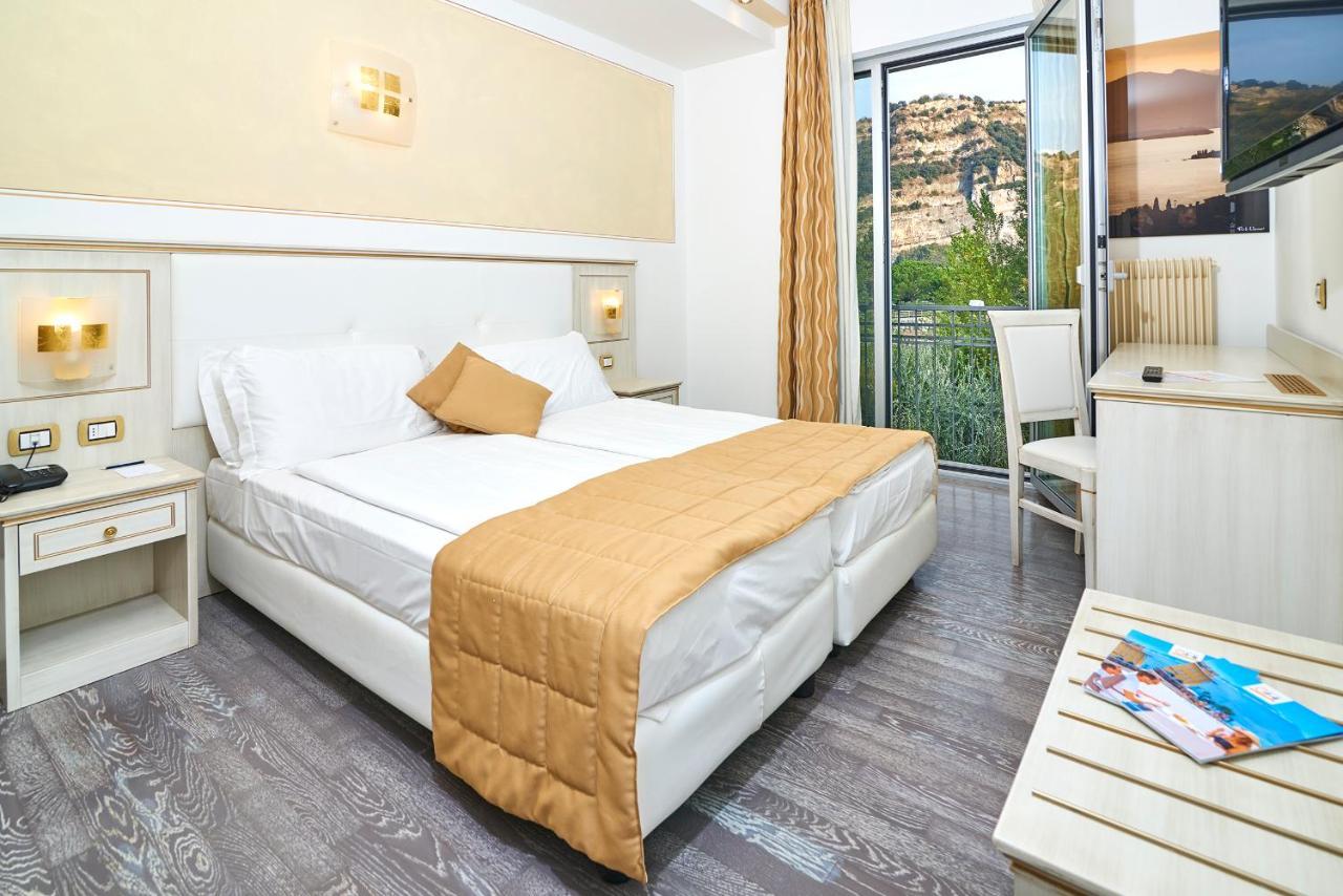 Hotel Lido Blu - Surf & Bike Torbole Sul Garda Luaran gambar